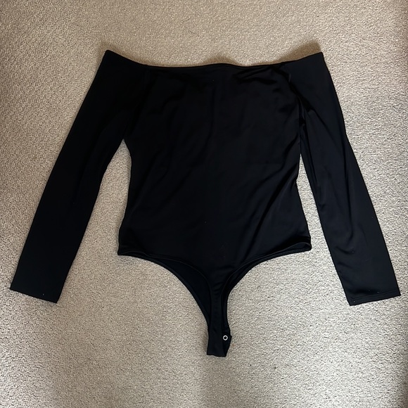 Express Stretch Keyhole Bodysuit - Picture 4 of 5